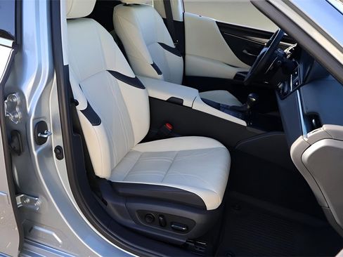 Used 2022 Lexus ES 300h w/ Luxury Package image 18