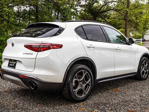 Used 2022 Alfa Romeo Stelvio Ti image 6