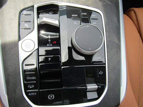 Used 2024 BMW X7 xDrive40i w/ Premium Package image 28