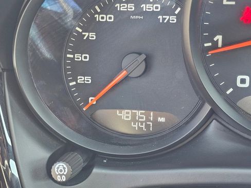 Used 2021 Porsche Macan Premium Pkg w/ Premium Package image 7