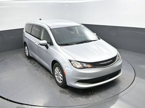 Used 2023 Chrysler Voyager LX FWD image 36