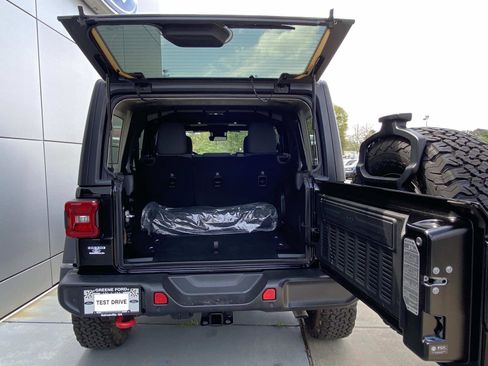 Used 2024 Jeep Wrangler Unlimited Rubicon w/ Technology Group image 6