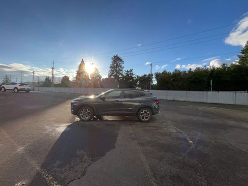 Used 2025 Chevrolet Trax LT image 15