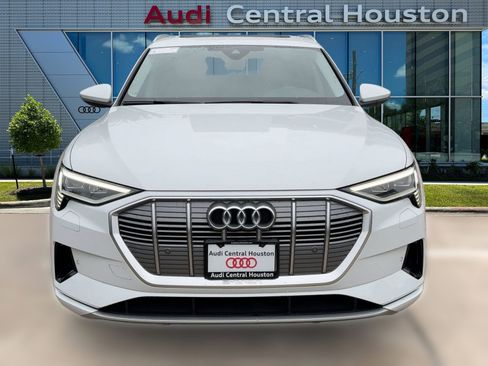 Used 2022 Audi e-tron Premium w/ Interior Protection Package image 6