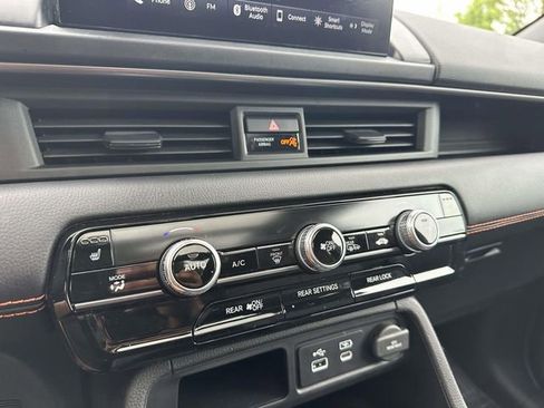 Used 2025 Honda Pilot TrailSport image 24
