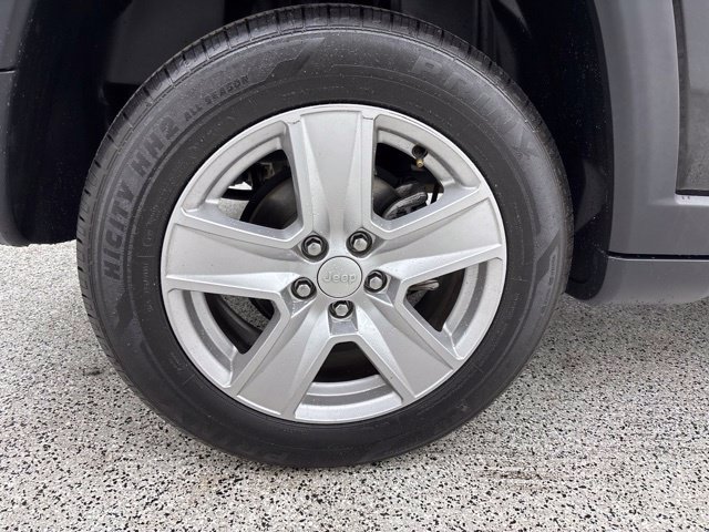 Used 2022 Jeep Compass Latitude AWD/4WD image 8