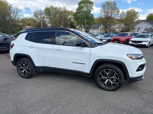 Used 2025 Jeep Compass Limited AWD/4WD image 24