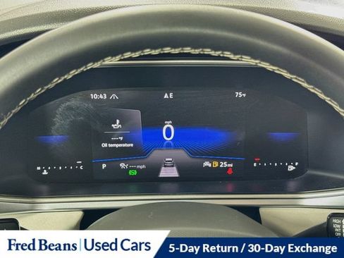 Used 2025 Volkswagen Taos SE AWD/4WD image 17