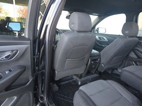 Used 2022 Chevrolet Traverse LT image 18