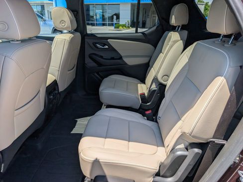 Used 2023 Chevrolet Traverse Premier AWD/4WD image 18