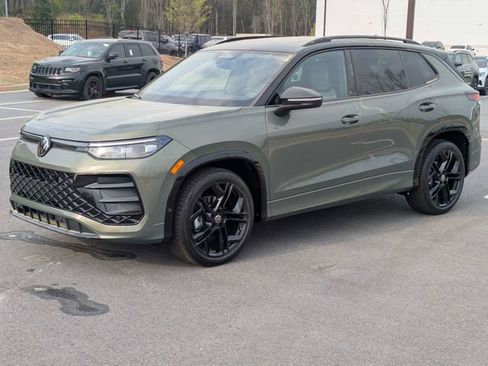 New 2026 Volkswagen Tiguan SE R-Line FWD image 8