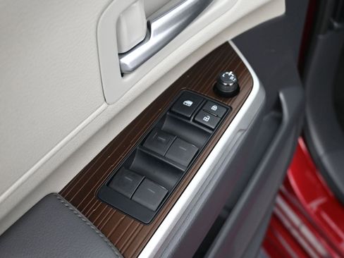 Used 2021 Toyota Sienna XLE image 79