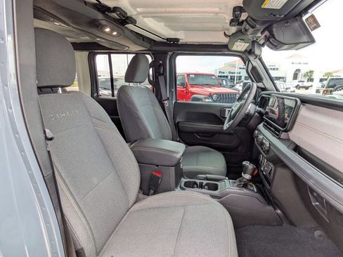 Used 2024 Jeep Wrangler Sahara AWD/4WD image 16