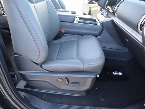 New 2025 Ford Expedition Max Active image 15