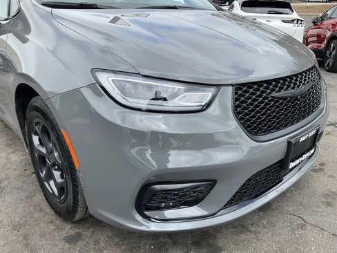 Used 2023 Chrysler Pacifica Limited w/ S Appearance Package FWD image 69