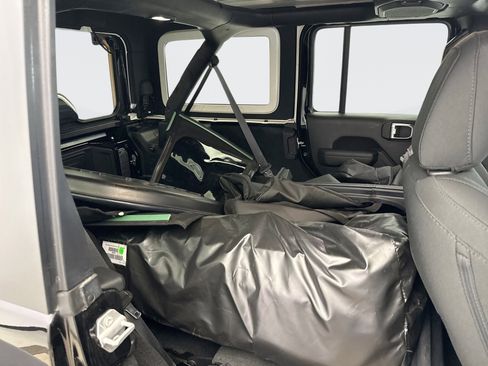 Used 2023 Jeep Wrangler Unlimited Sport image 18