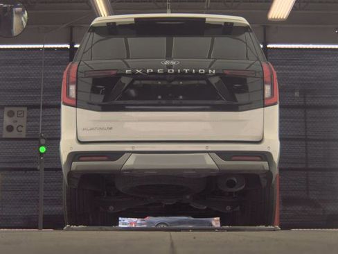 Certified 2025 Ford Expedition Platinum image 10