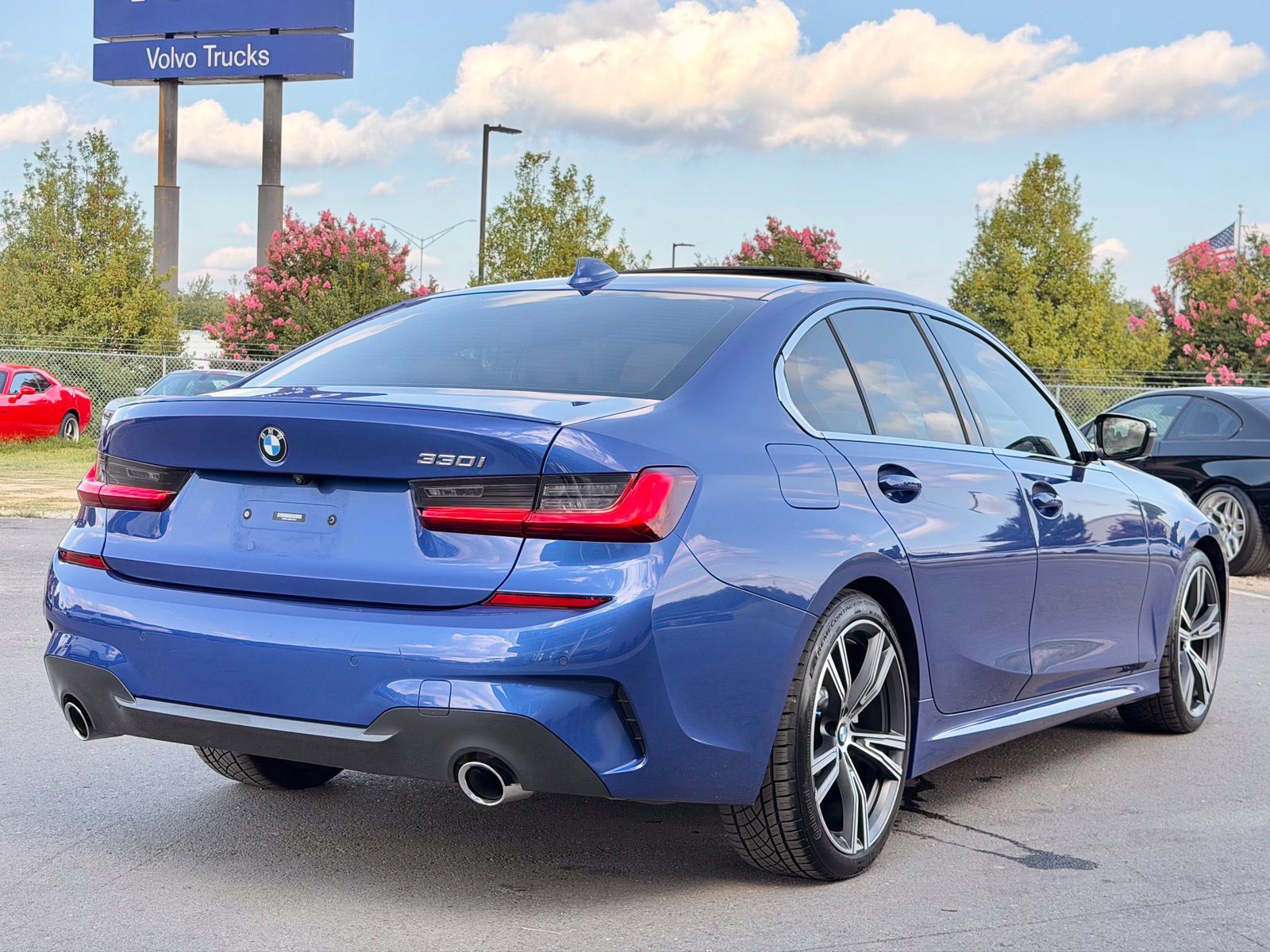 Used 2022 BMW 330i Sedan w/ M Sport Package RWD image 17