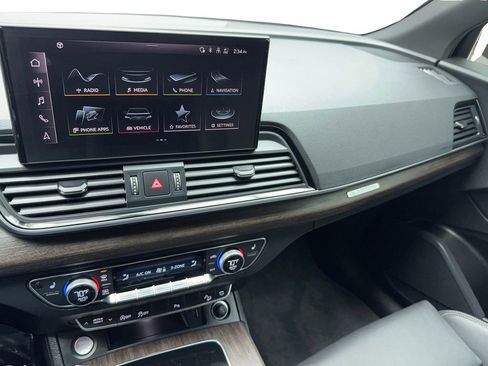 Used 2024 Audi Q5 2.0T Premium w/ Convenience Package image 23