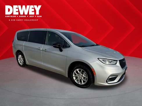 New 2026 Chrysler Pacifica Select image 1