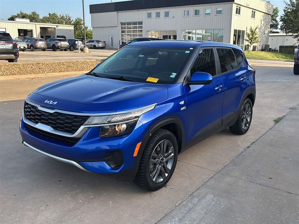 Used 2023 Kia Seltos LX AWD/4WD image 3