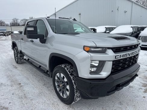 Used 2022 Chevrolet Silverado 2500 Custom w/ Custom Value Package image 8