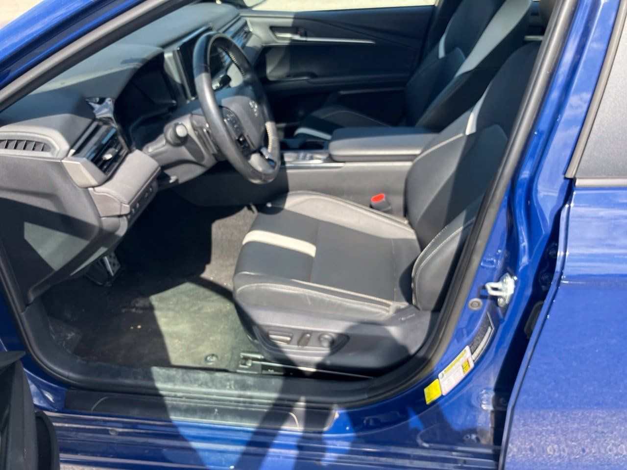 Used 2025 Toyota Camry SE FWD image 7