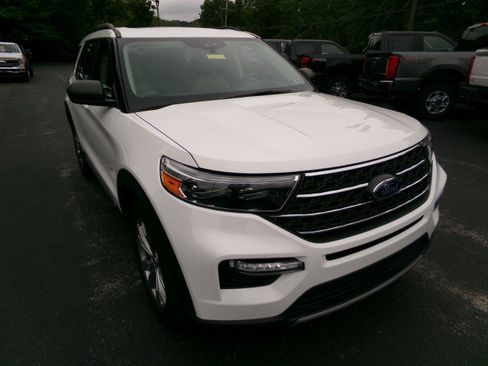 Used 2022 Ford Explorer XLT w/ Equipment Group 202A AWD/4WD image 2