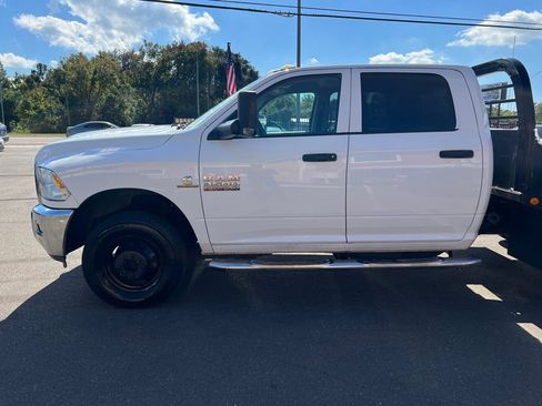 Used 2018 RAM 3500 Tradesman w/ Chrome Appearance Group image 6