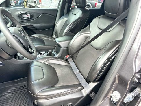 Used 2021 Jeep Cherokee Latitude Plus w/ Sun & Sound Group AWD/4WD image 17