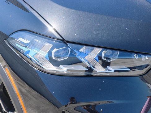 Used 2024 BMW X5 sDrive40i w/ Premium Package image 2