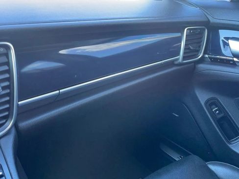 Used 2015 Porsche Panamera S RWD image 19