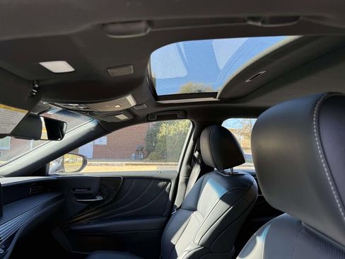 Used 2021 Lexus LS 500 AWD image 12