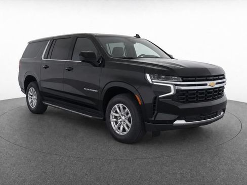 Used 2023 Chevrolet Suburban LS RWD image 2