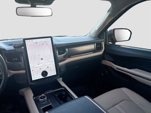 Used 2022 Ford Expedition Platinum image 25