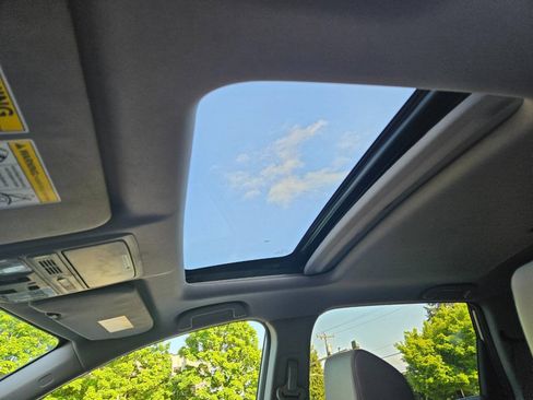 Used 2017 Honda CR-V Touring image 9