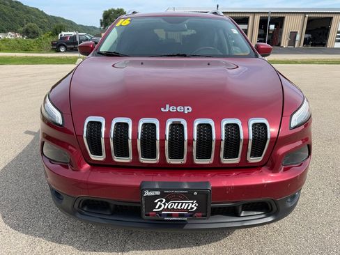 Used 2016 Jeep Cherokee Latitude w/ Cold Weather Group AWD/4WD image 2