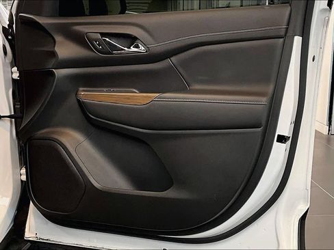 Used 2022 GMC Acadia SLE image 40