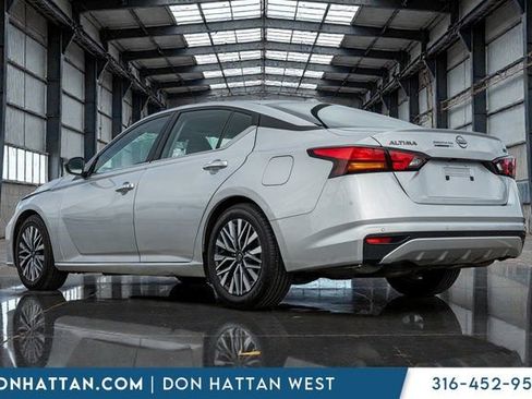 Used 2024 Nissan Altima 2.5 SV image 29