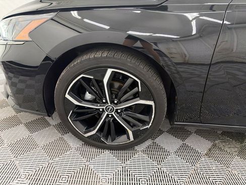 Used 2024 Nissan Altima 2.5 SR FWD image 11