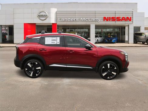 New 2026 Nissan Kicks SR w/ Cold Weather Package FWD image 2