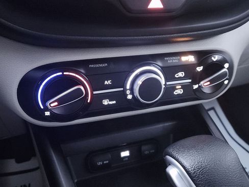 Used 2025 Kia Soul LX FWD image 20