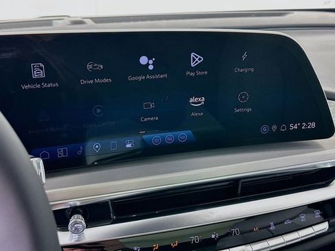 New 2025 Cadillac Lyriq Luxury image 8