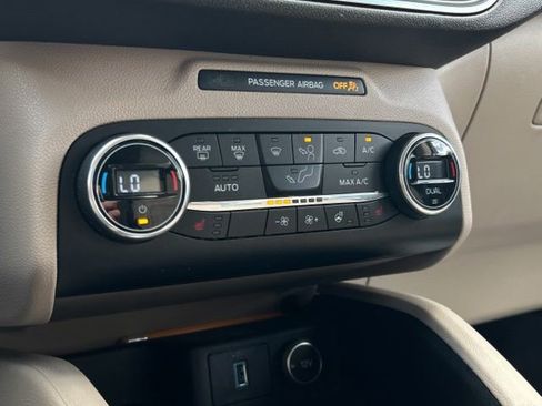 Used 2020 Ford Escape Titanium AWD/4WD image 43