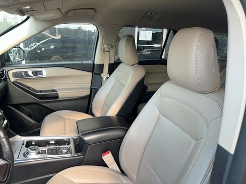 Used 2020 Ford Explorer XLT w/ Equipment Group 202A AWD/4WD image 13