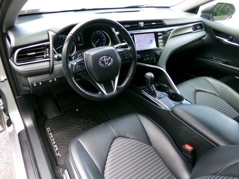Used 2019 Toyota Camry SE FWD image 14