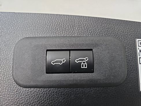 Used 2025 Toyota Crown Signia AWD/4WD image 13
