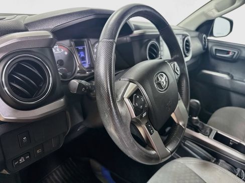 Certified 2021 Toyota Tacoma SR5 AWD/4WD image 9