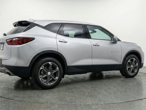 Used 2025 Chevrolet Blazer LT FWD image 9