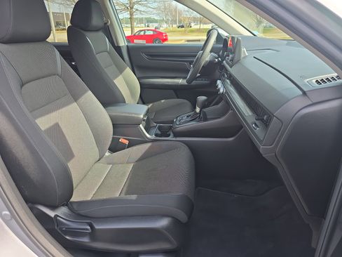 Used 2023 Honda CR-V EX image 10